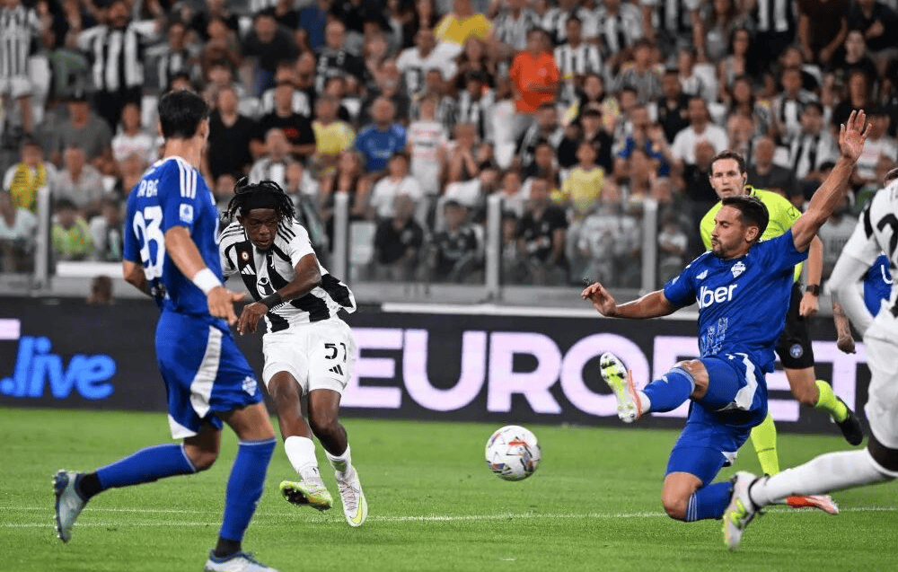 意甲焦点战：科莫 VS AC米兰